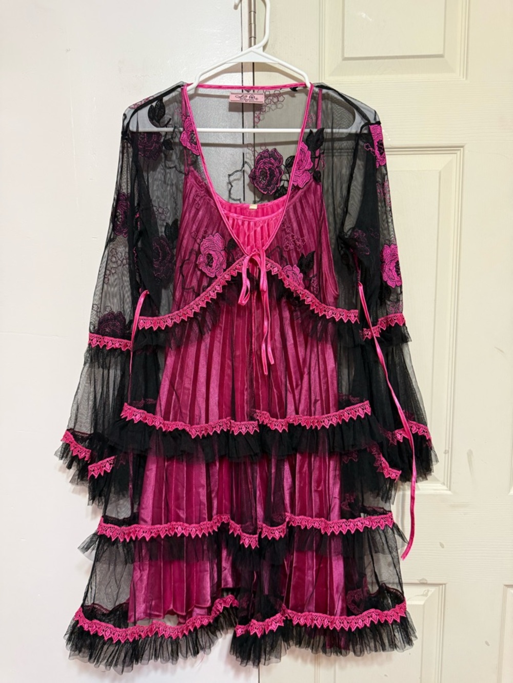 Women’s Hot Pink & Black Lace nightgown